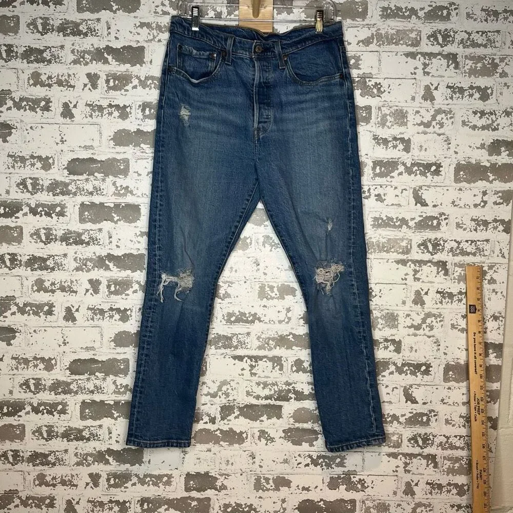 Levi’s | women curvy denim distressed jeans